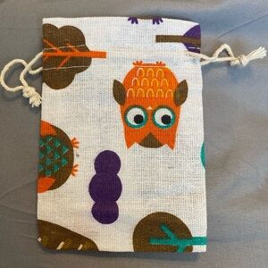 ❤️10/$10❤️ Colorful Owl Print Drawstring Bag